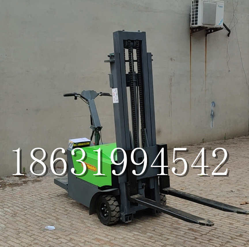 岫岩满族自治县优程全电动叉车插腿式堆高车液压装卸车1.5吨升高小型站驾式铲车